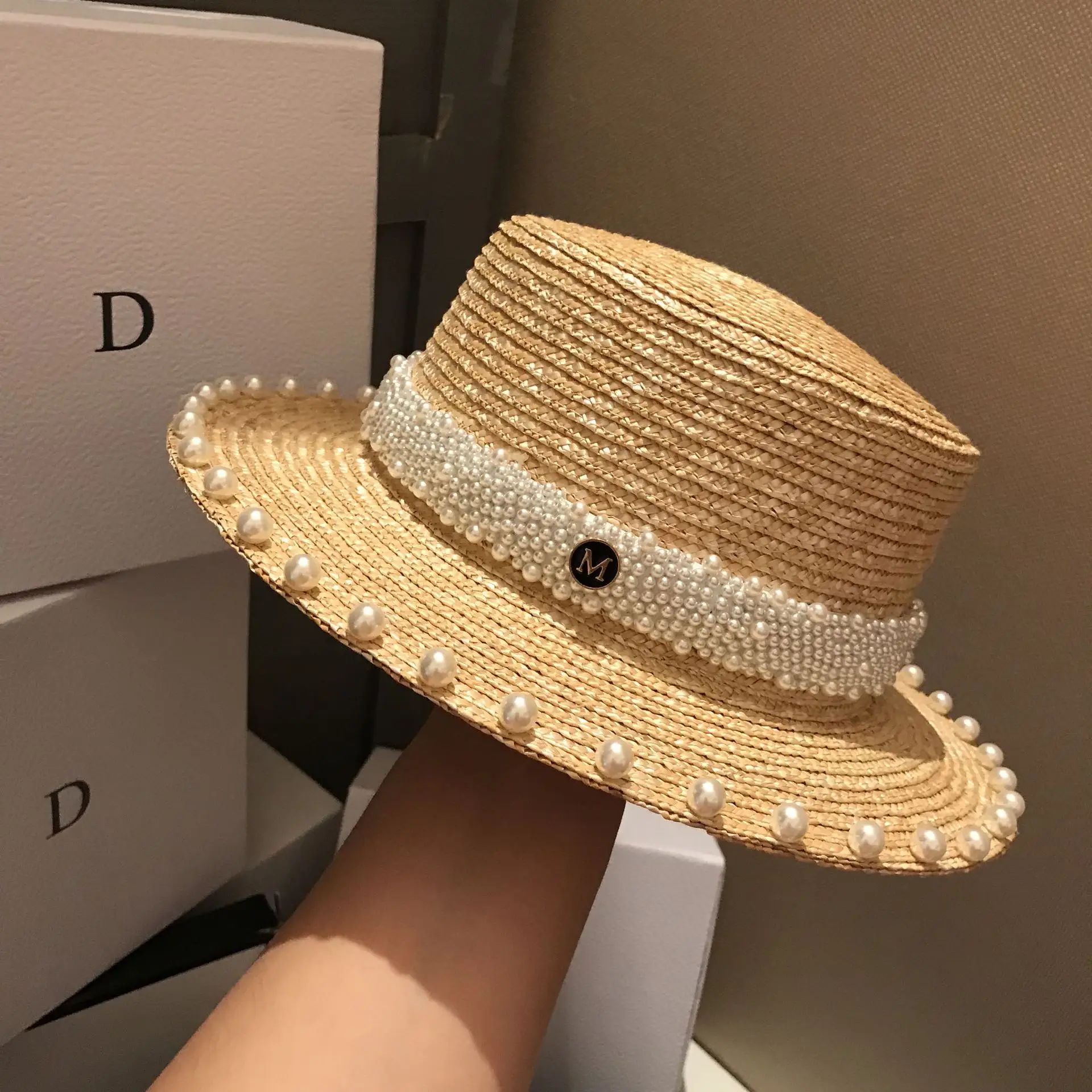 Handmade pearl straw flat straw hat women\'s summer beach holiday sun protection hat stylish and elegant Hepburn  style top hat