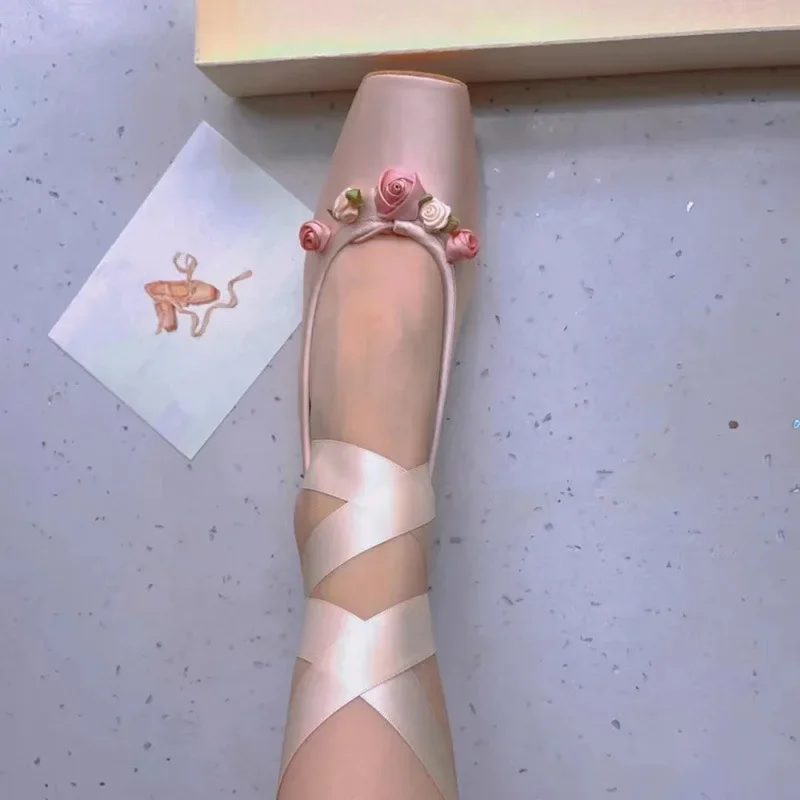 2025 NUEVOS zapatos de ballet clásicos de seda, zapatos de ballet con cordones y cinta, zapatos de ballet para mujer con punta cuadrada, flor rosa, elegantes zapatos planos de San Valentín, albaricoque rosa