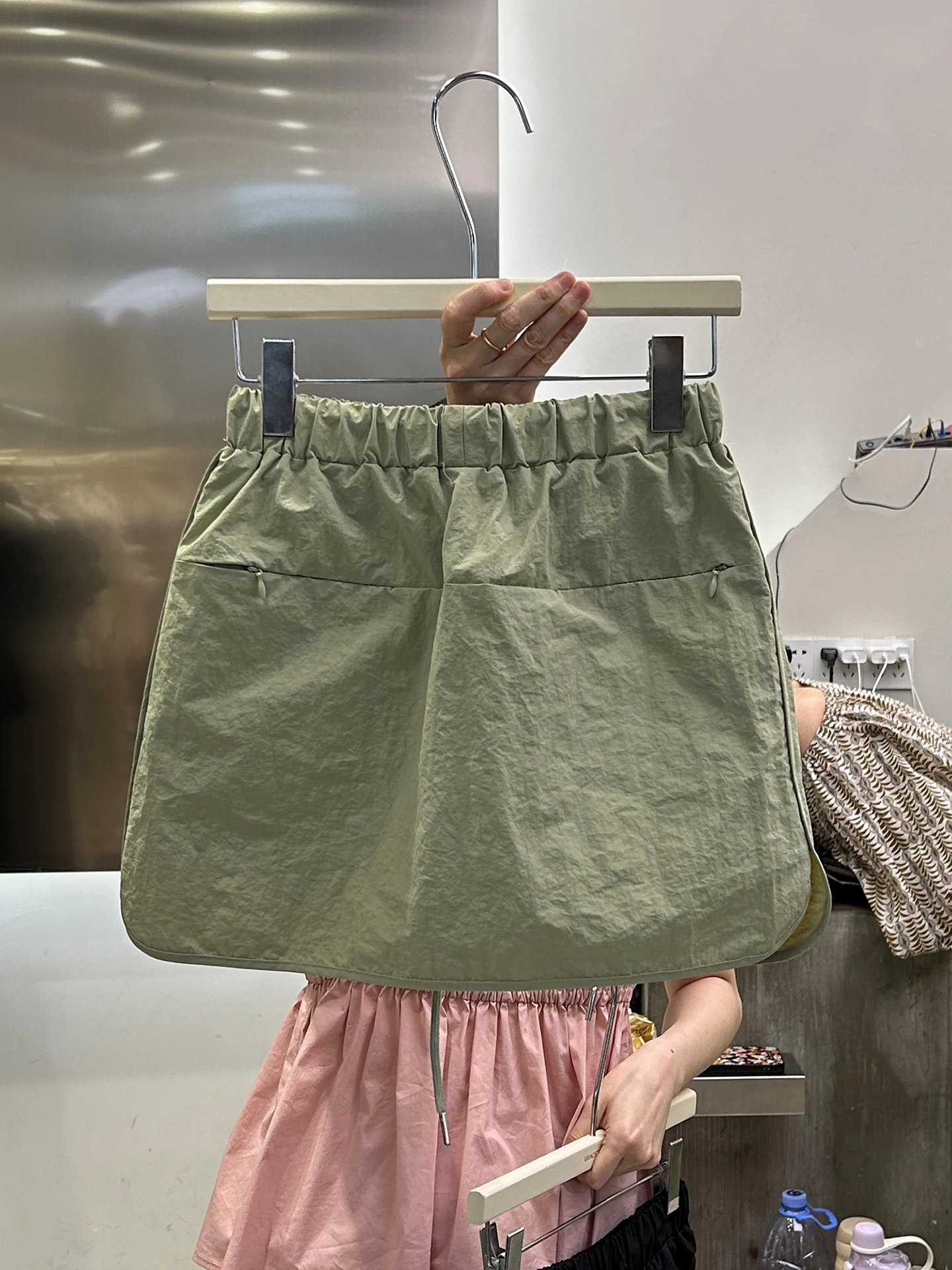 シンプルな作業服ミニスカート女性の夏のスポーツスタイル巾着ハイウエスト多用途レトロ日本新到着