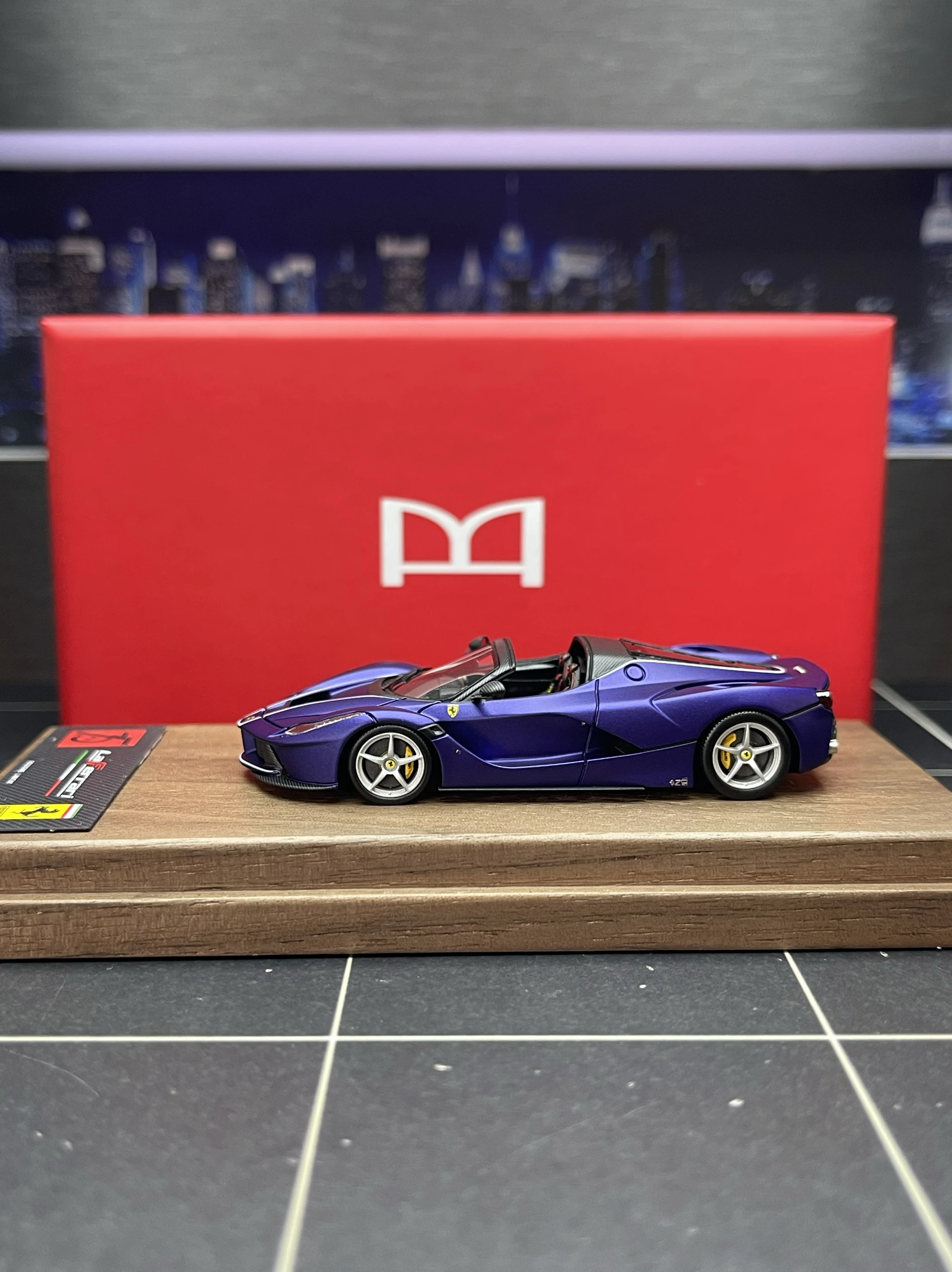 Diecast DMH Scala 1:64 Ferrari Rafale Resina Edizione Limitata Modello di Auto Giocattolo Da Collezione Regalo Souvenir Display Ornamento
