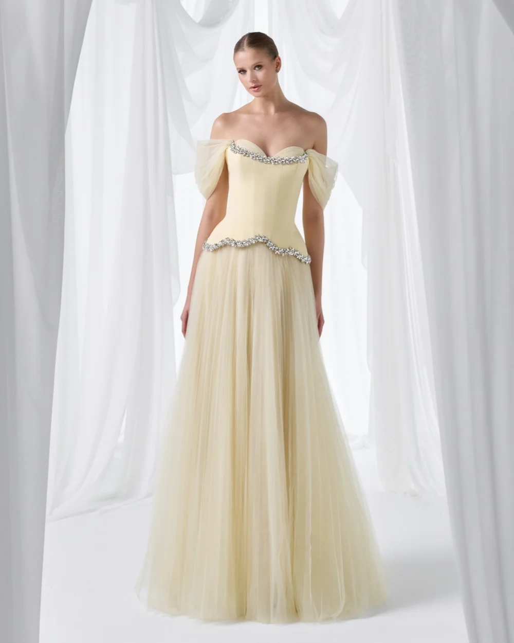 

Customized Fashion Formal Tulle Rhinestone Ruched A-line Evening Dress High Quality Strapless Sleeveless Floor Lenght Party Gown