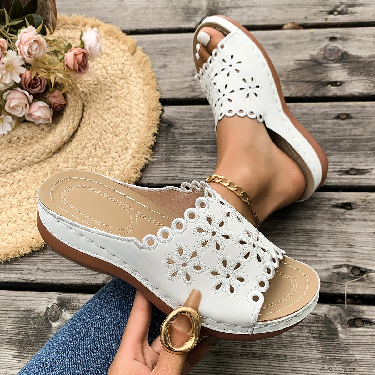

Women Platform Slippers Casual Flower Hollow Wedge Shoes Outdoor Fashion Comfortable Sandals Plus Size Slippers Slides Women