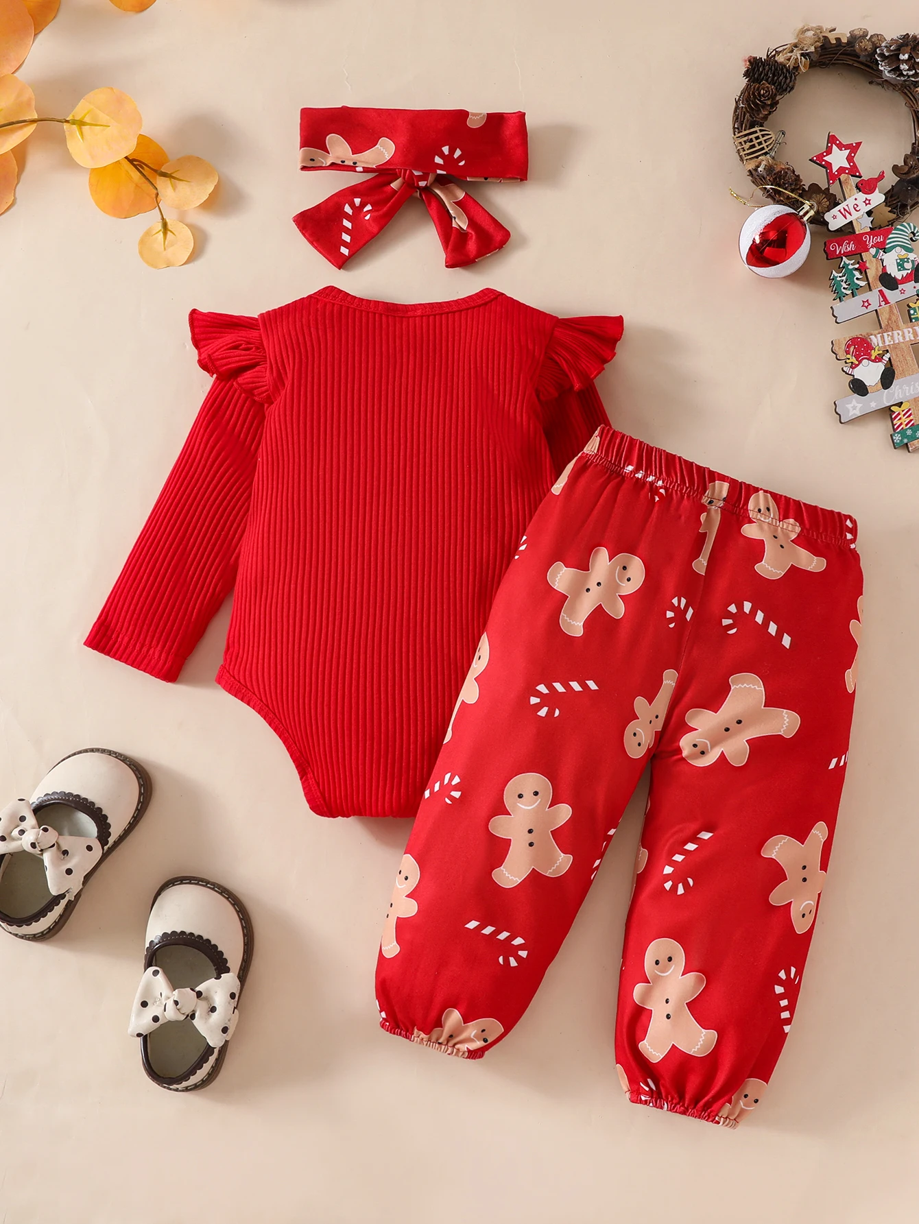 Christmas baby girl long-sleeved small flying sleeve sleeve harshirt printed with biscuits trousers + headscarf three-piece set