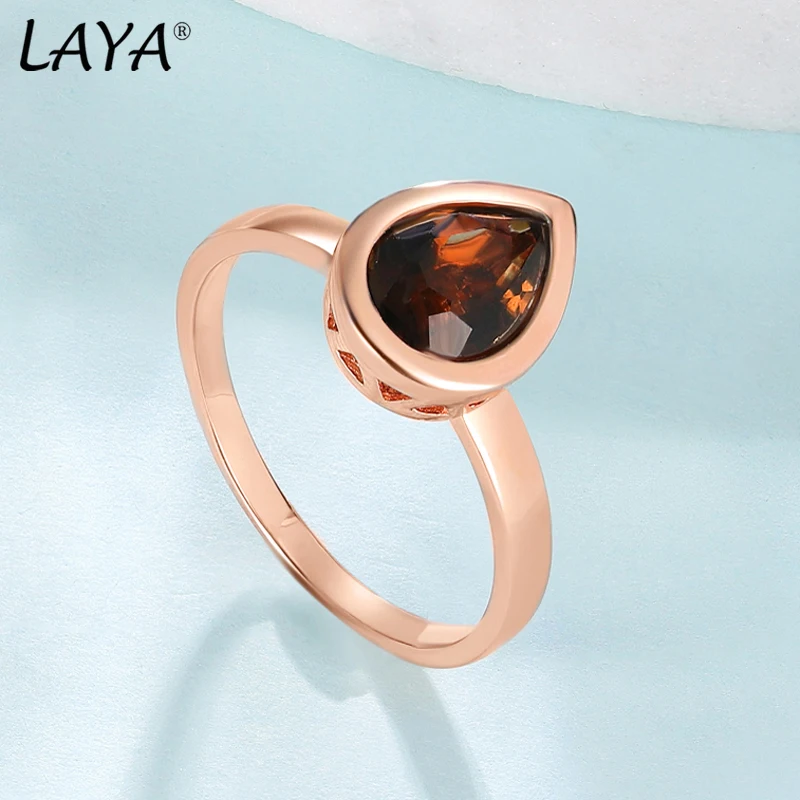 LAYA 925 Cincin Pengaturan Bezel Sederhana Kristal Warna-warni Bentuk Pir Sintetis Perak Murni untuk Wanita Perhiasan Modern Asli