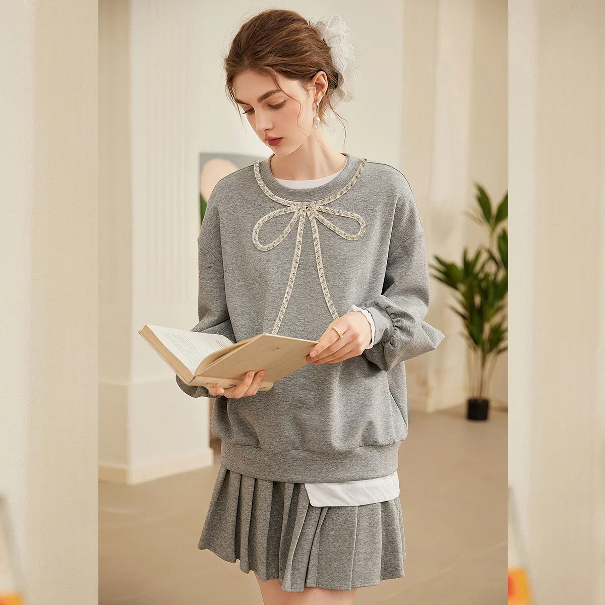 LOUIS YAO 2025 Fashionable Bow Decoration Spring Round Neck Loose Shoulder Sleeves Micro Elastic Long Sleeve Women's Hoodie