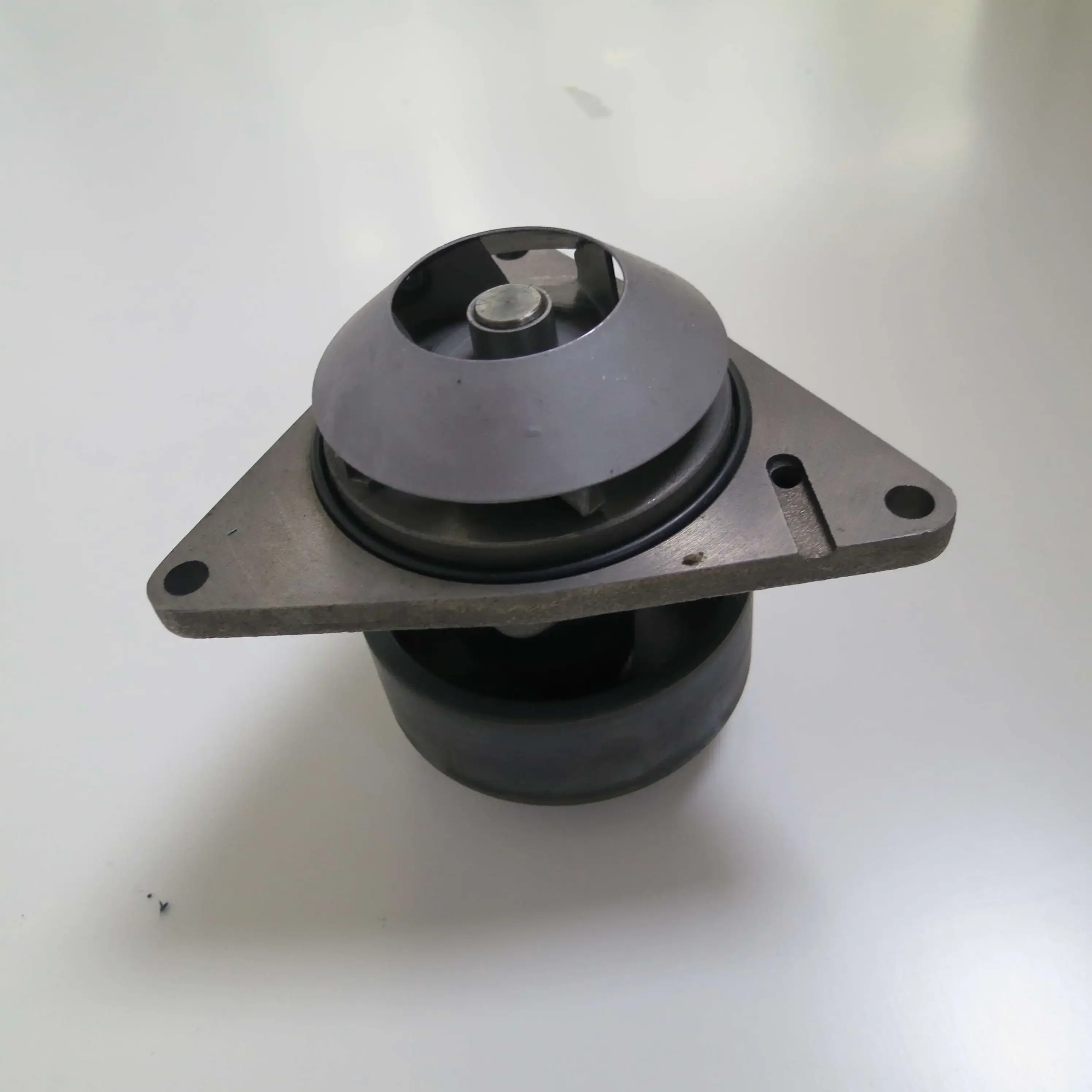 

zz dongfeng truck parts 6CT8.3 qsc8.3 water pump