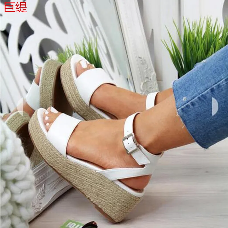 

2023 Summer Flat Sandal Shoe Clogs With Heel Shallow Mouth Flip Flops Platform Large Size Suit Female Beige Without Thick Fashio