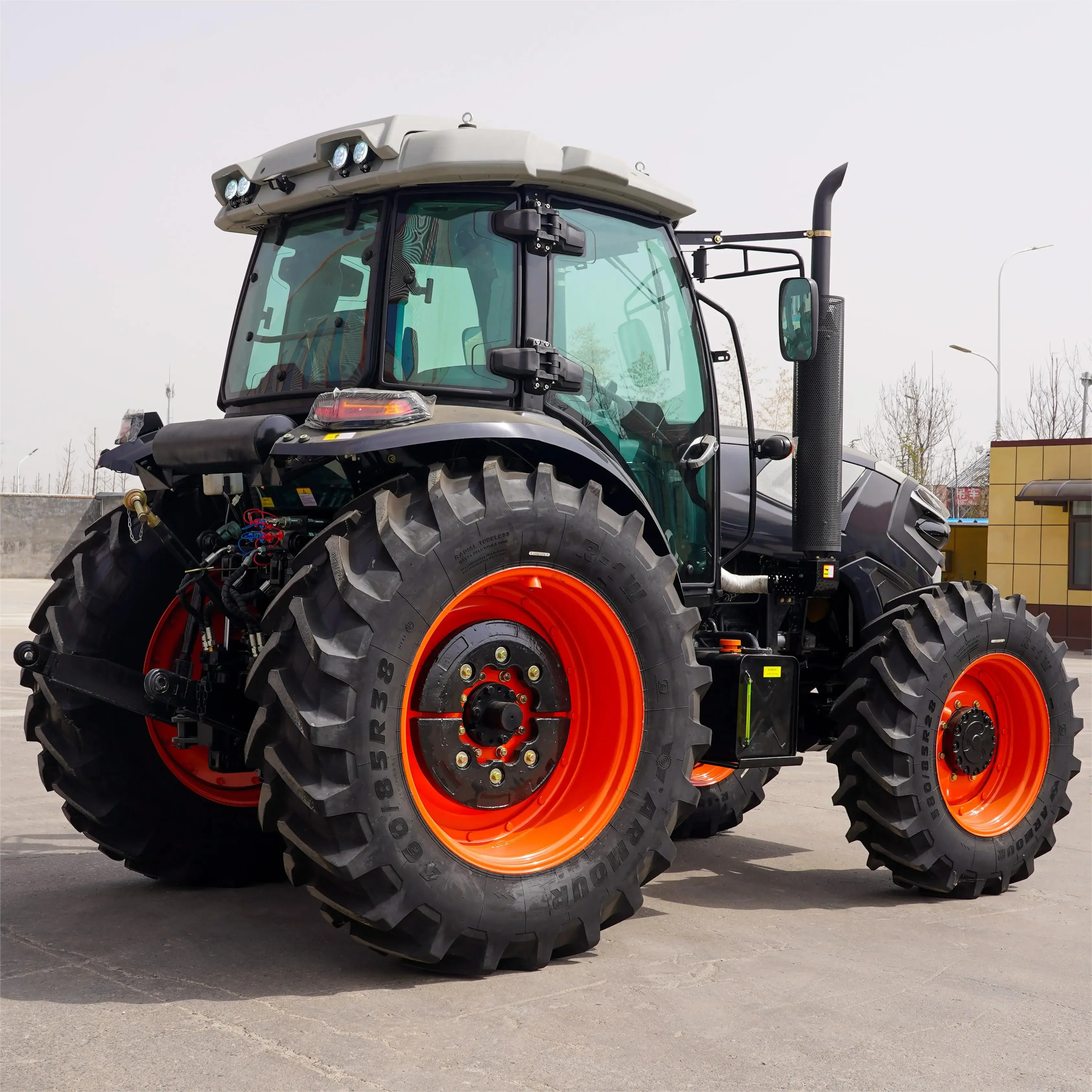 Precio bajo 100hp 110hp 180hp Tractor agrícola 4x4 Mini camiones Tractor agrícola a la venta con equipo auxiliar