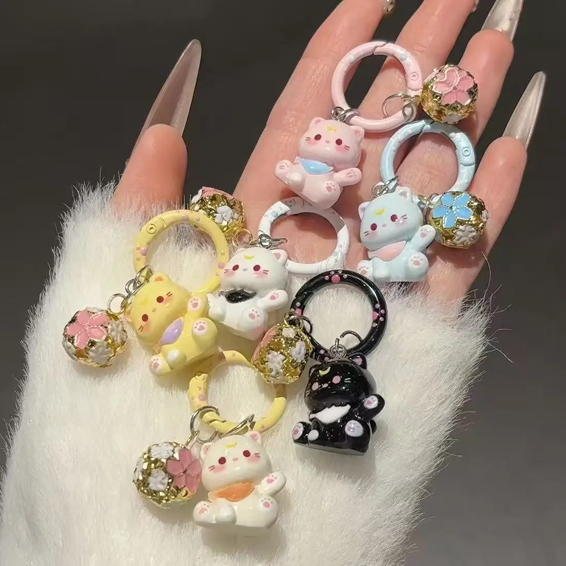 Cute Cat Keychains Sweet Charm 6-Pack Lovely Attracting Cats Keyholders Charming Pendants for Bags