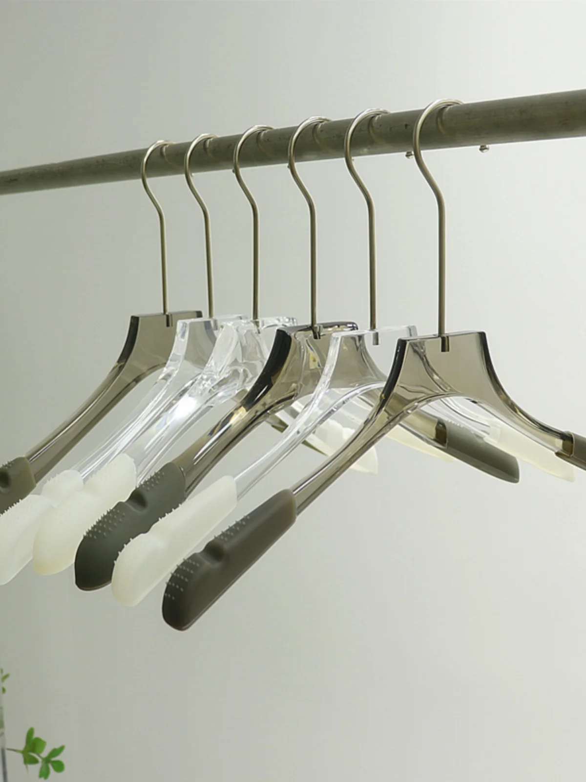 

Anti-Slip Plastic Acrylic Clothes Hangers for Clothing Stores Women's Store Markless Modern Style Southeast Asia Pure Color