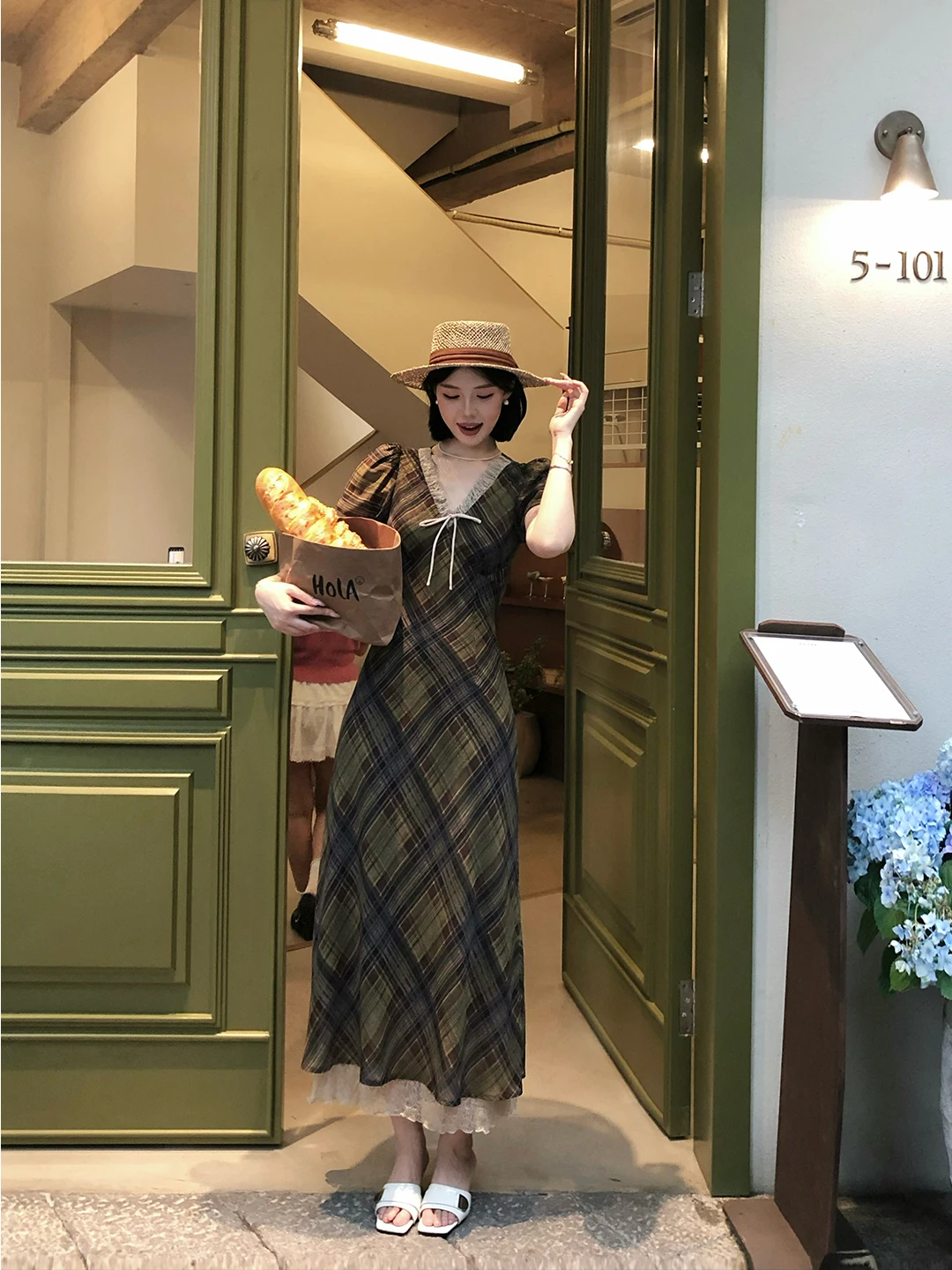 

Нежное и пикантное ретро-платье в клетку для женщин, весна-лето, новый стиль, приталенное, с кружевными вставками, длинное, с высокой талией, V-образным вырезом, пышное.