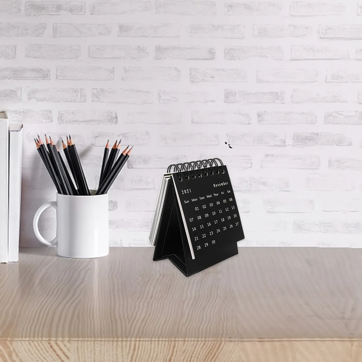 

Mini 2021 Desktop Calendar Foldable Coil Calendar Home Office School Desk Decoration Memo Gifts (Black)