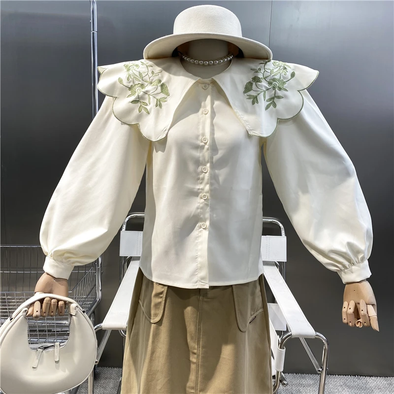 

New Brand Original Design 2022 Vintage Premium Embroidered Flower Doll Neck Shirt Early Spring Style Versatile Loose Thin Shirt