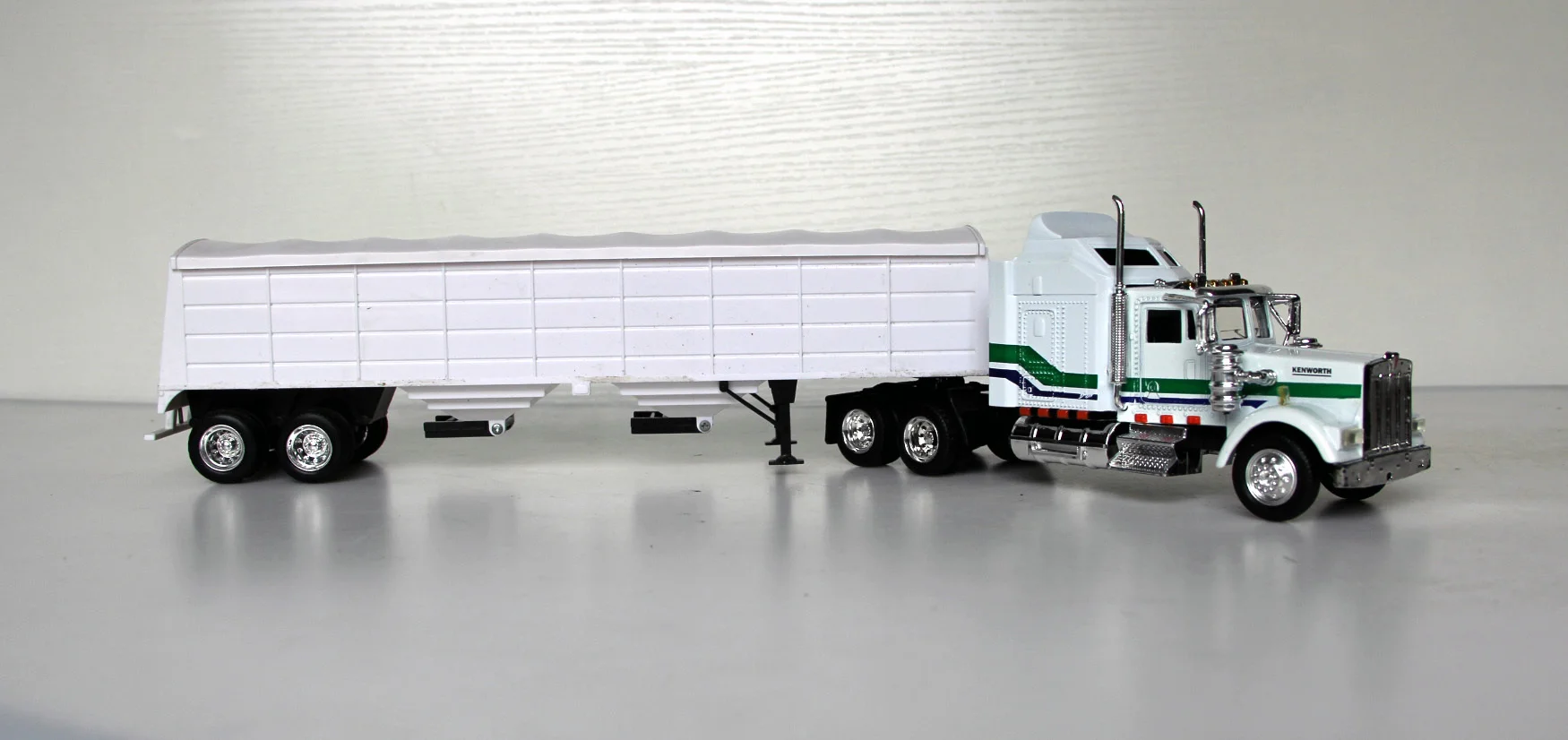 New Special Offer 1/43 Classic US Container Truck Desktop Static Display Collection Model