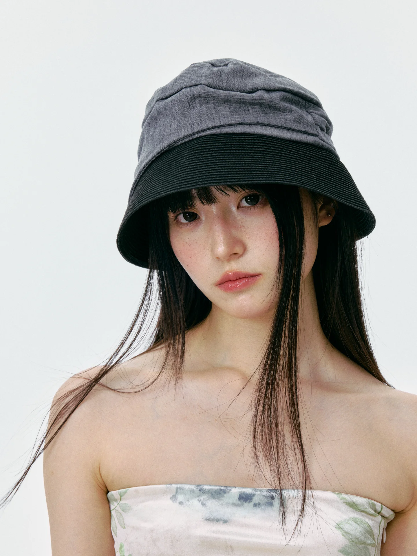 スタイリッシュなピン留めフィッシャーマンハット女性の春夏秋通気性短いつば日よけ帽子韓国スタイル顔痩せ効果