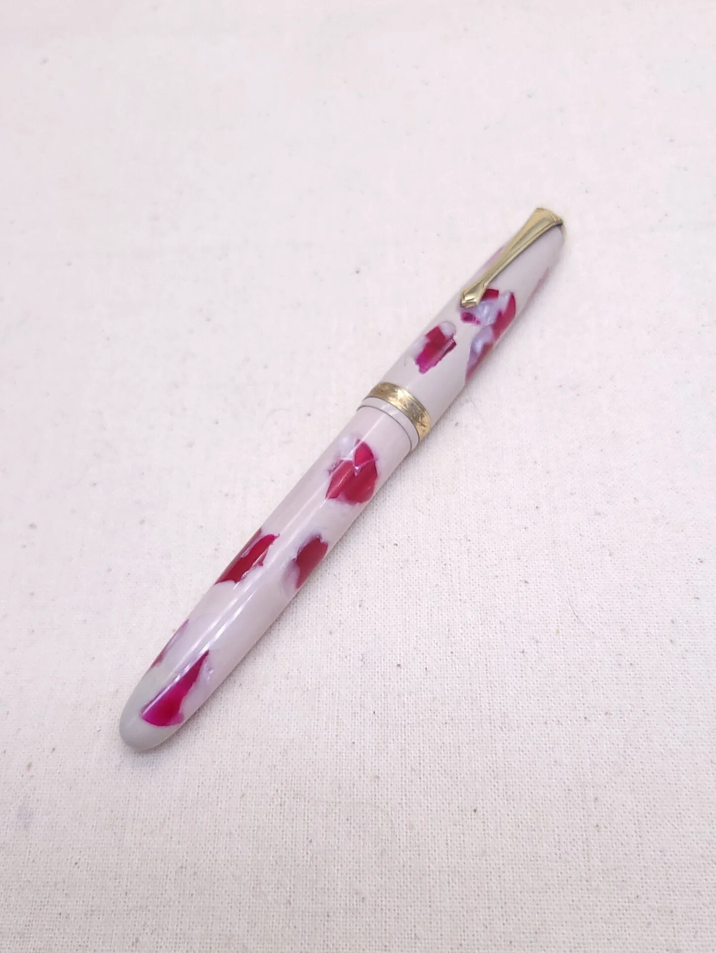 Original Old Stock Japanese Fountain Pen  In The 1950s, Classical White Sailu Small Koi Fountain  Pen