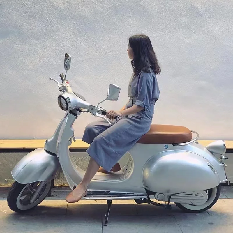 

NEW New Roman Holiday Electric Vehicle Vespa Internet Famous Battery Car Retro Motorcycle 72V High Beauty Female Scooter