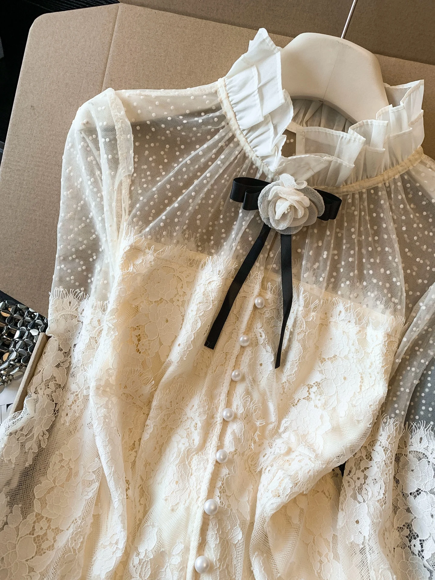 

Женская блузка Gentle Wind с кружевной отделкой, воротником-стойкой и длинными рукавами, для ранней весны, в французском стиле, с эффектом пэчворк, B...