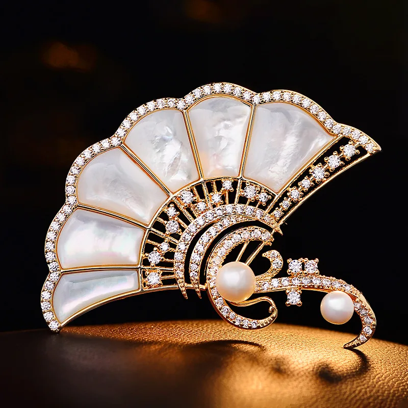 Chinese Style Vintage Gold Tone Natural Thick Mother Of Pearl Fan Brooch Freshwater Pearl Lucky Auspicious Elegant Gift For Her