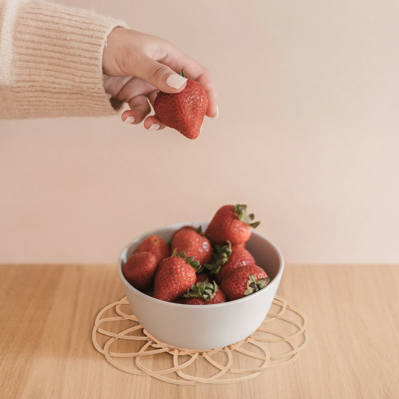 

Vintage Coaster Rattan Woven Cup Mat Rustic Decorative Table Mat Heat Resistant Placemat for Coffee Drinks Desk