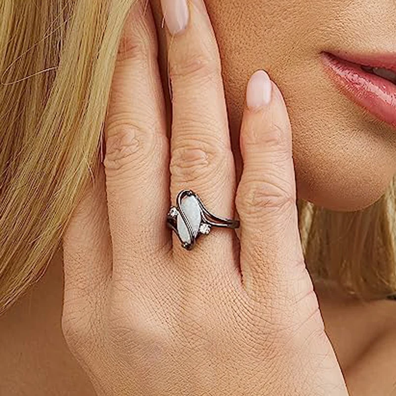 Huitan خواتم سوداء فريدة من نوعها مع البيضاوي مقلد أوبال حجر شخصية النساء الملحقات ملابس يومية حفلة Y2K بنات مجوهرات عصرية #2