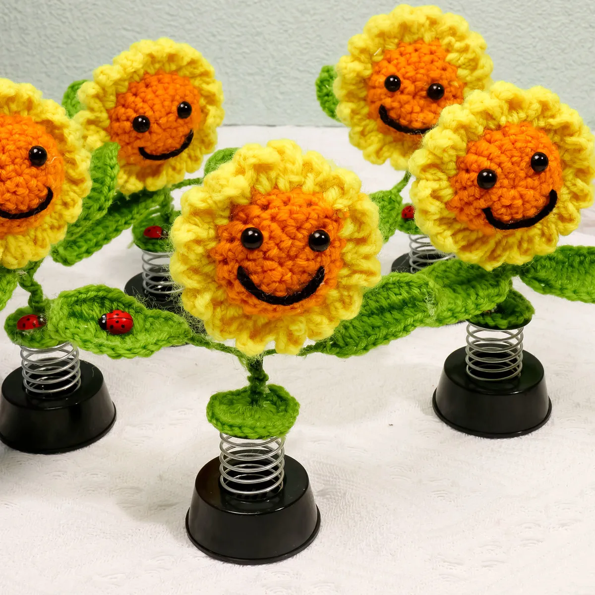 DIY สร้างสรรค์ใหม่แท้ Handmade ถักโครเชต์จำลอง Sunflower ฤดูใบไม้ผลิฐานของตกแต่งโต๊ะอุปกรณ์เสริมรถยนต์