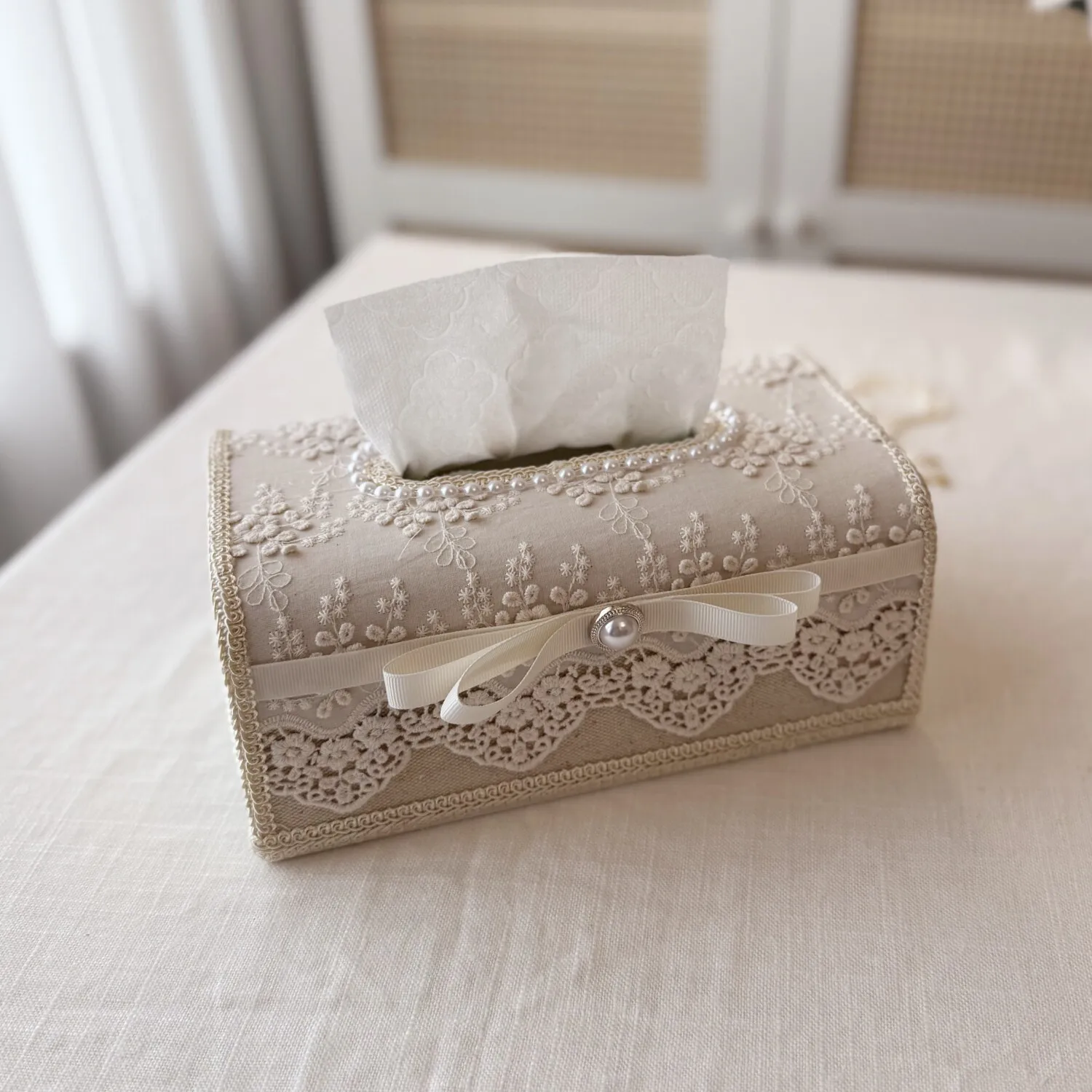French high-end embroidery lace tissue box, medieval cotton and linen three-dimensional relief with lid, cosmetics