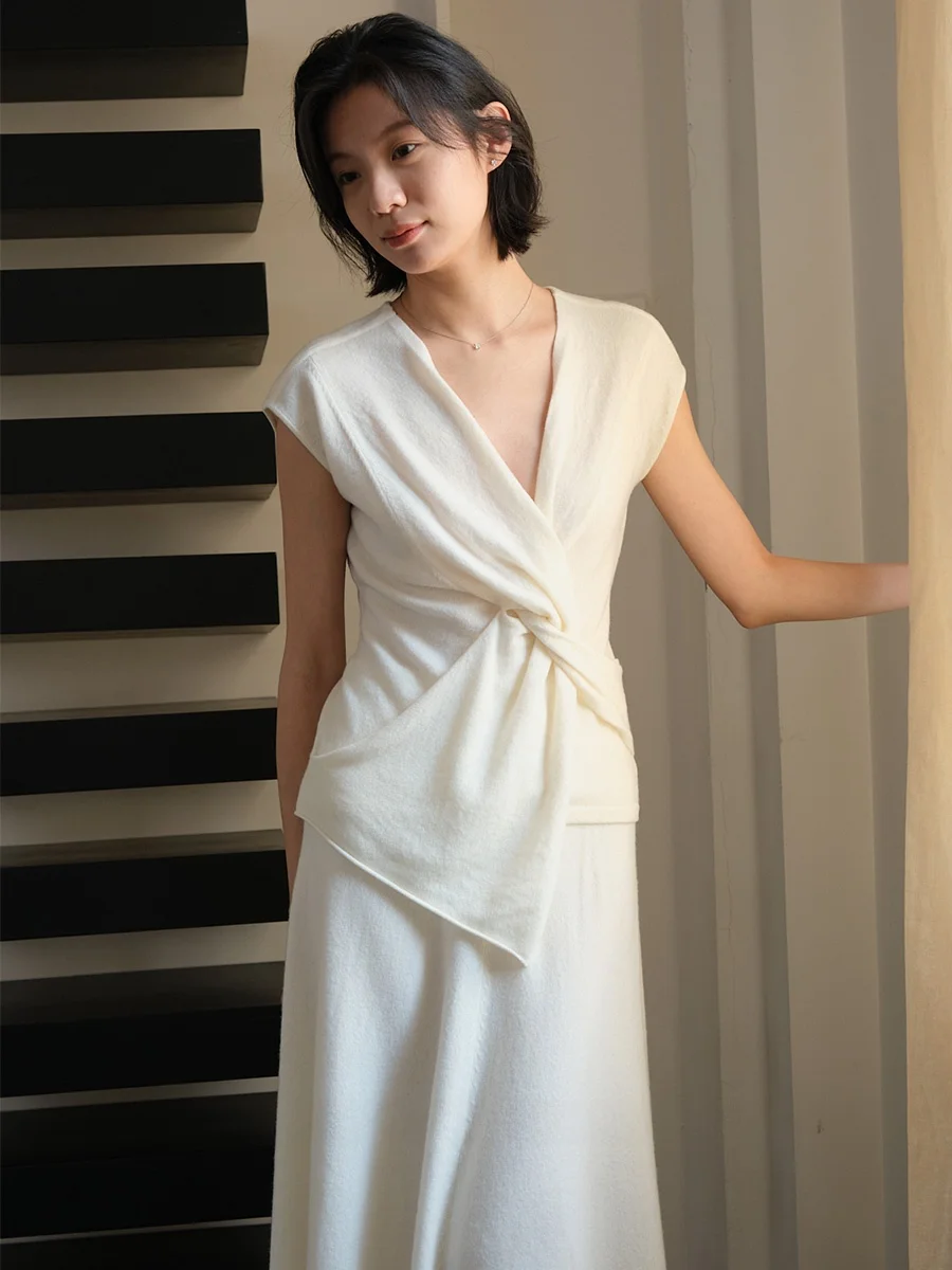 

Вязаный жилет Whitecube Sli Design с глубоким V-образным вырезом и узлом на плече, из мягкой шерстяной смеси, для повседневной носки