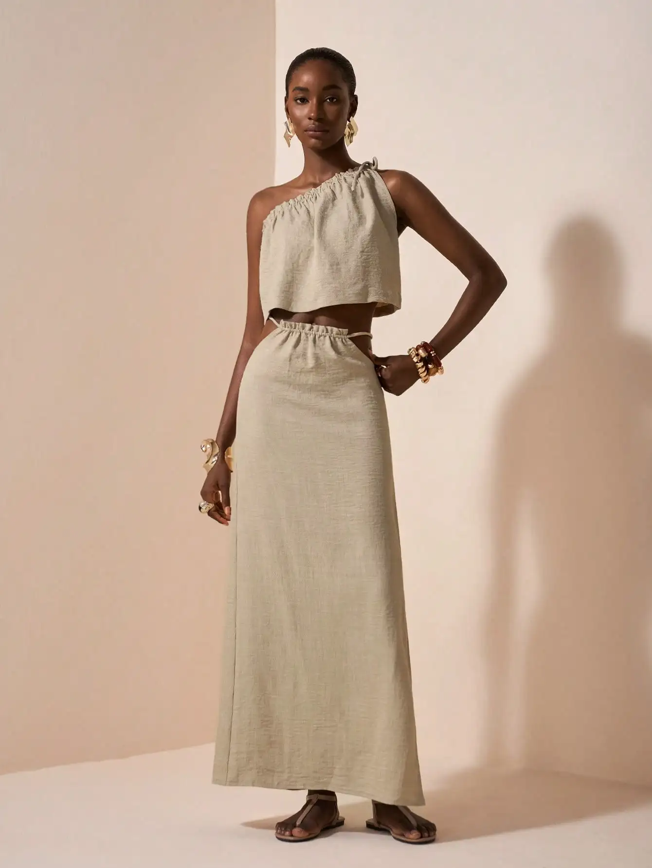 비대칭 허리 디자인의 원숄더 린넨 투피스 세트, 캐주얼 및 휴가용 베이지 여름 의상