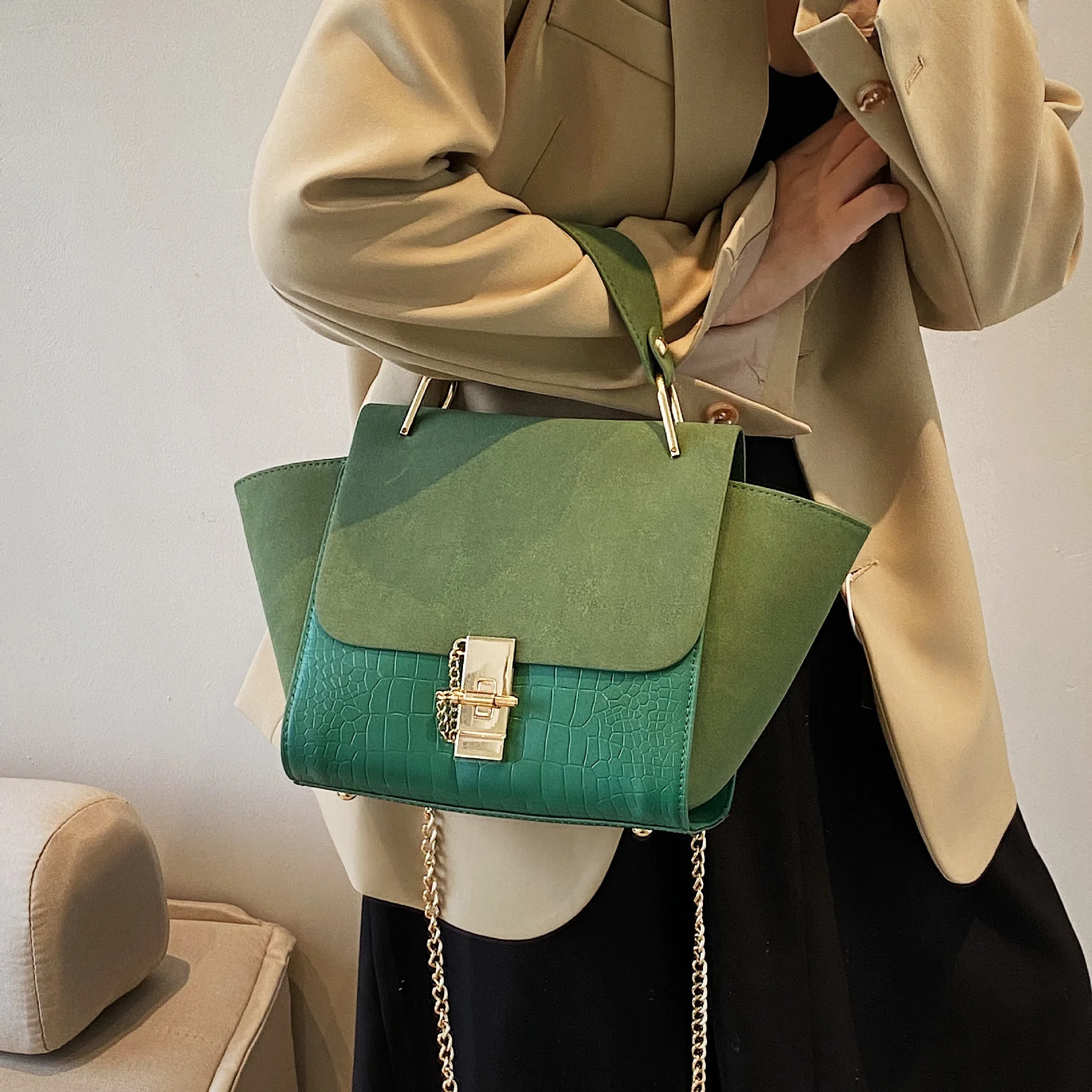 

‌Fall 2025 Vintage Wing Chain Crossbody Bag Women Unique Niche Design Handheld Shoulder Purse Versatile Casual‌