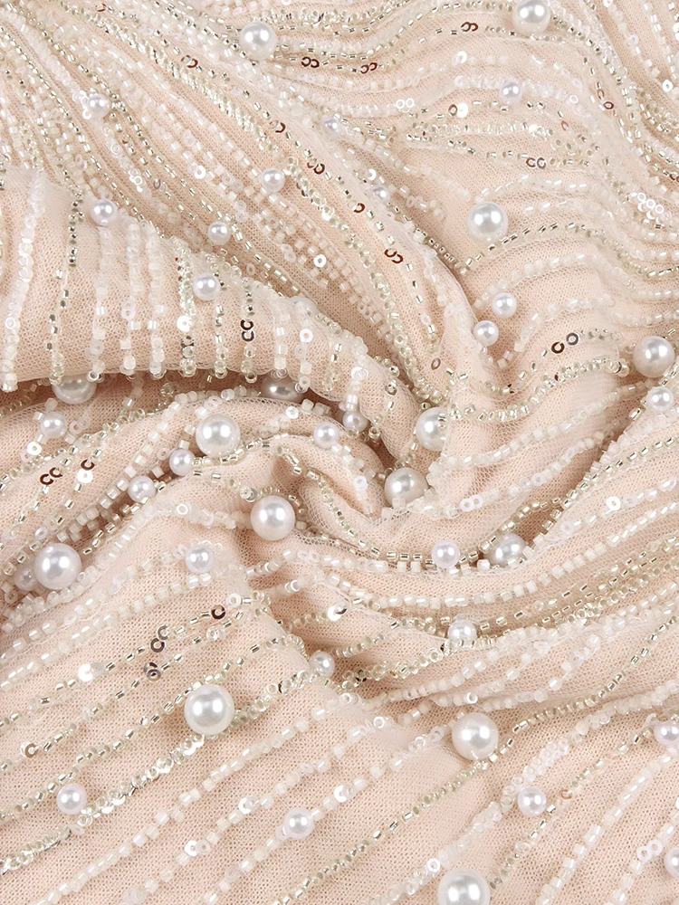 Elegante mini abito bianco senza schienale impreziosito da perle – Abito da sera per cocktail party senza maniche con colletto quadrato scintillante