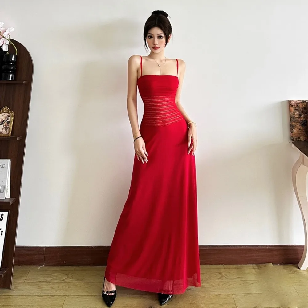 Elegancka czerwona sukienka na ramiączkach SylCue, damska, z głębokim dekoltem, odkrytymi plecami, siateczkowymi wstawkami, obcisła, elastyczna, w stylu świątecznym, długa, typu bodycon.