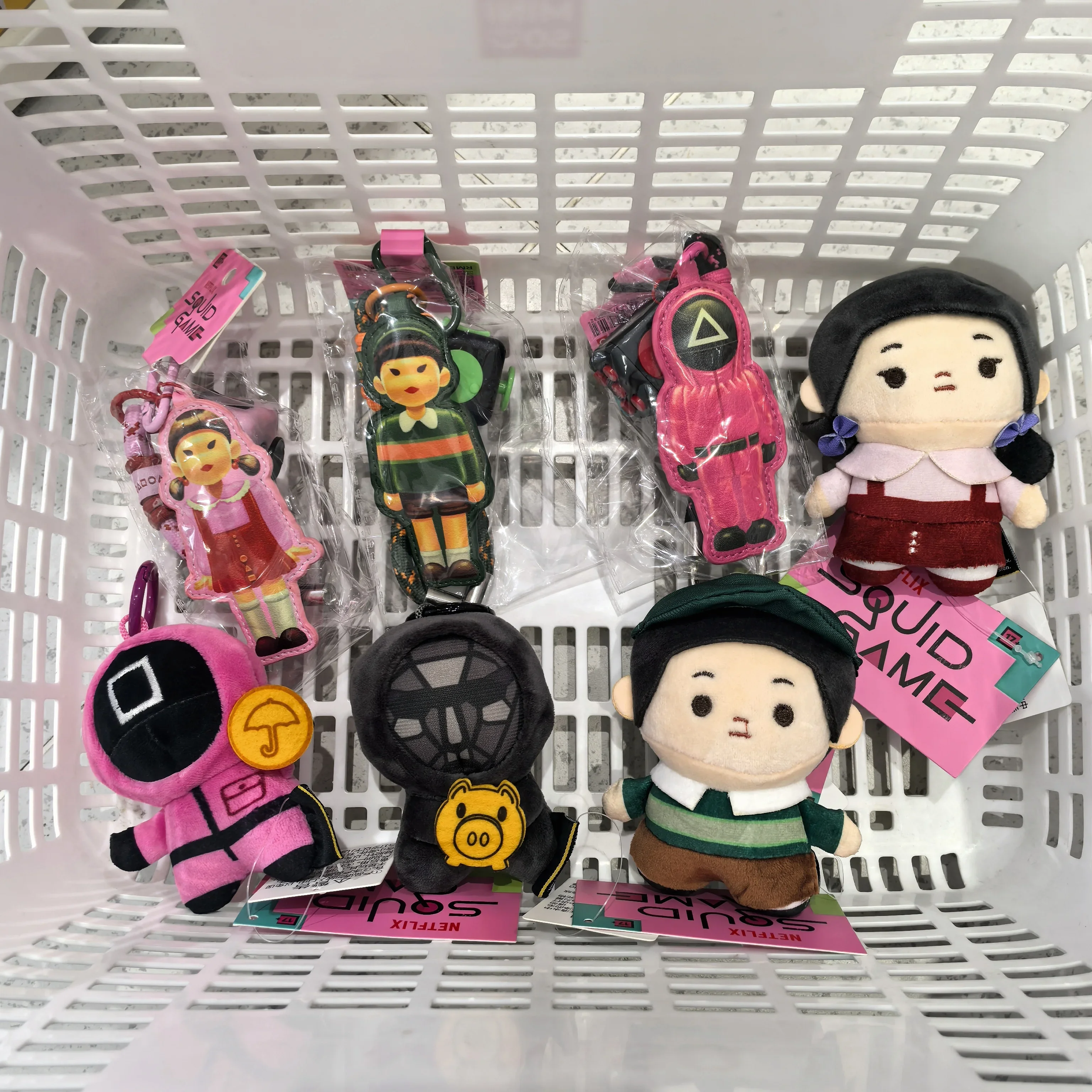 

Squid Game Soft Plush Keyring Men in Red & Men in Black- Cute Collectible Fan Gift, Bag & Keys Accessories
