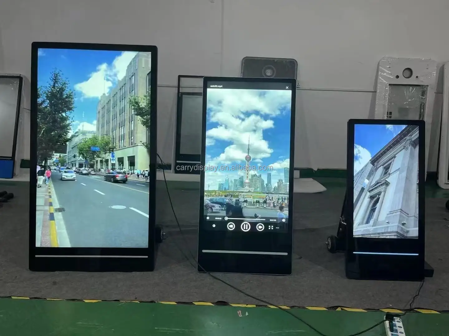 43 Inch Outdoor Capacitive Battery Powered Digital Poster Portable Movable High Brightness Display view 3
