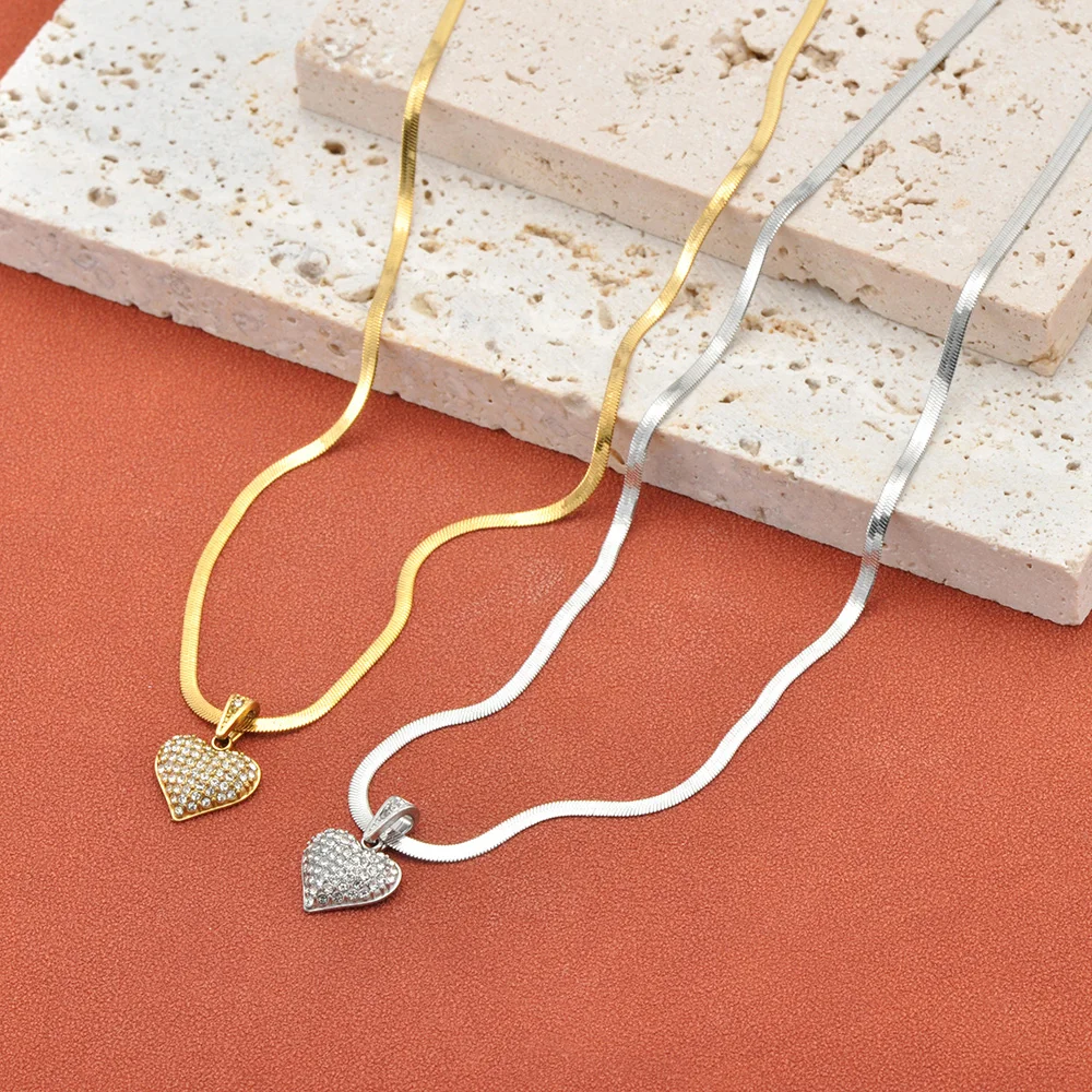 JeeMango Titan-Edelstahl-Halskette mit Liebesherz-Anhänger, Schmuck, vergoldet, Zirkon, Hochzeitshalskette für Frauen, N26010