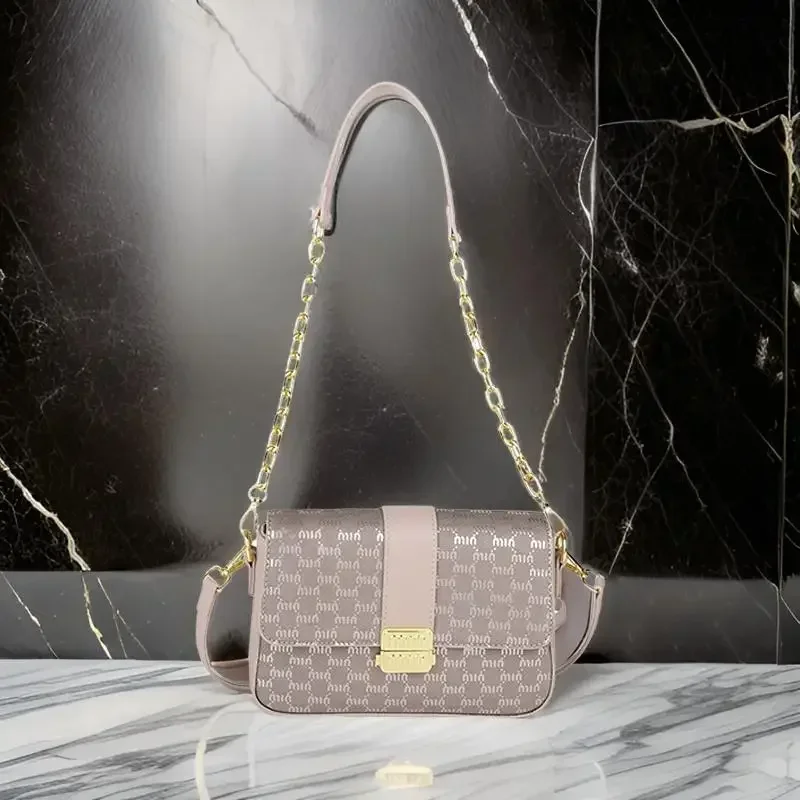 

Elegant Minimalist Leather Tote Bag - Luxury Designer Crossbody Purse With Simple Vintage Style And Modern Letter Logo Detail