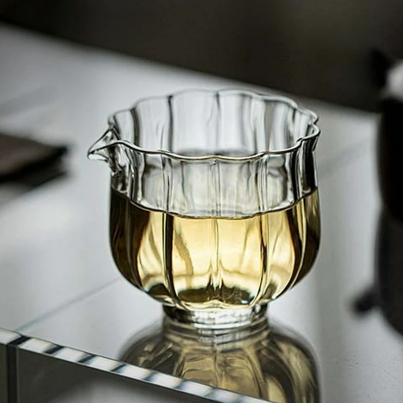 Japanese Style Lotus Small Capacity Glass Fair Cup Heat Resistant Hammered Home Kung Fu Chahai Creative Transparent Tea Cup New
