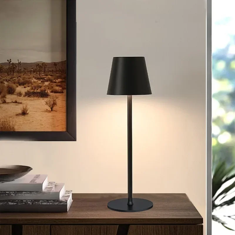 Nordic high-end desk lamp cafe bedroom bedside metal tall wrought iron atmosphere