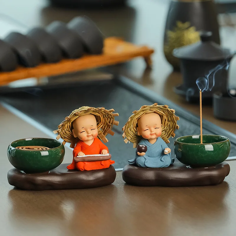 

Creative cute straw hat monk zen incense burner desktop decorations can be used as a gift for friends