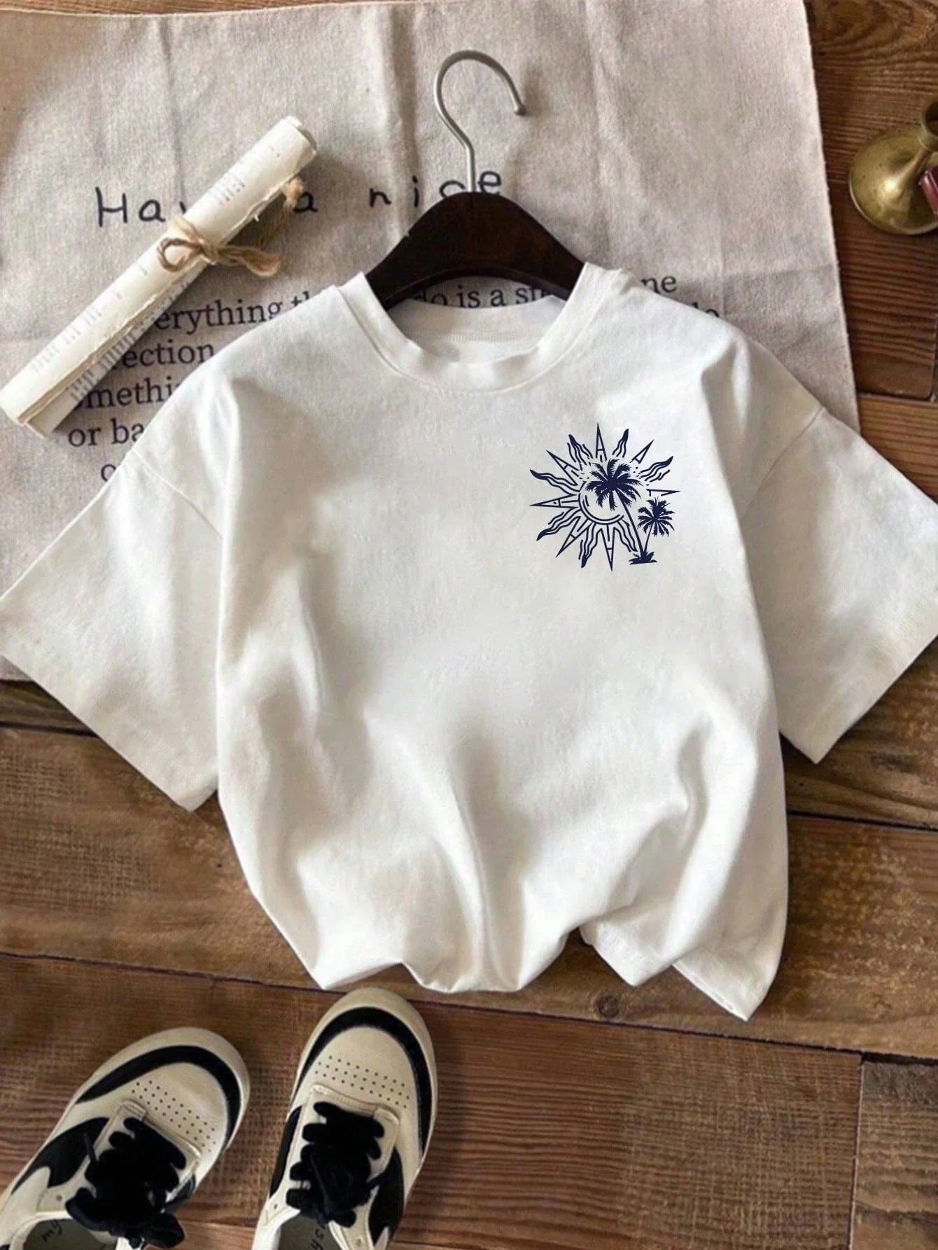 

Sun and Coconut Tree Print Short-sleeved T-shirt Casual and Versatile Style Suitable for Summer Daily Wear and Going Out