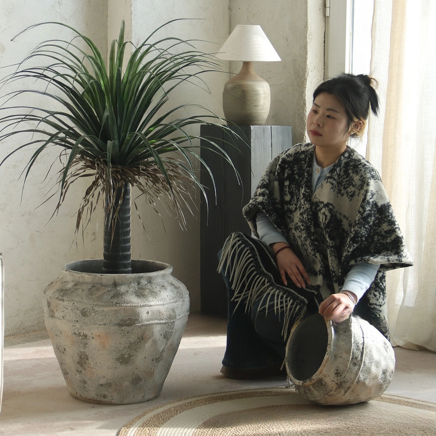 Retro cement flower pot antique large pot round old texture homestay soft courtyard decoration large floor flower vase