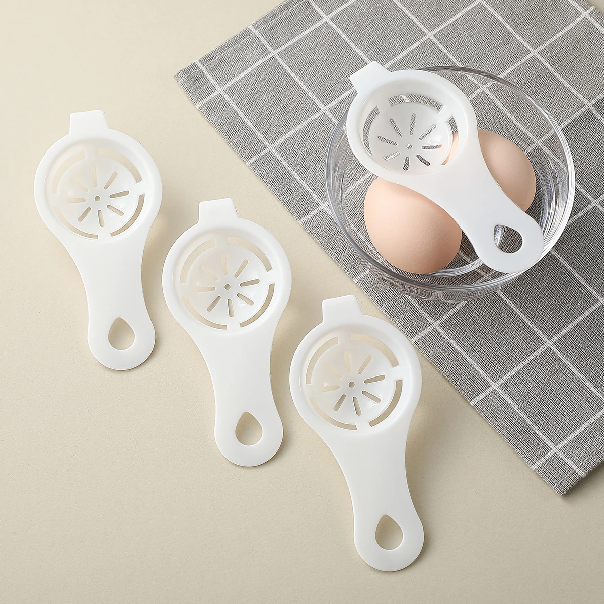 Egg white and egg yolk separator, egg filter, egg yolk and protein separator, kitchen baking cake egg separator, egg spoon