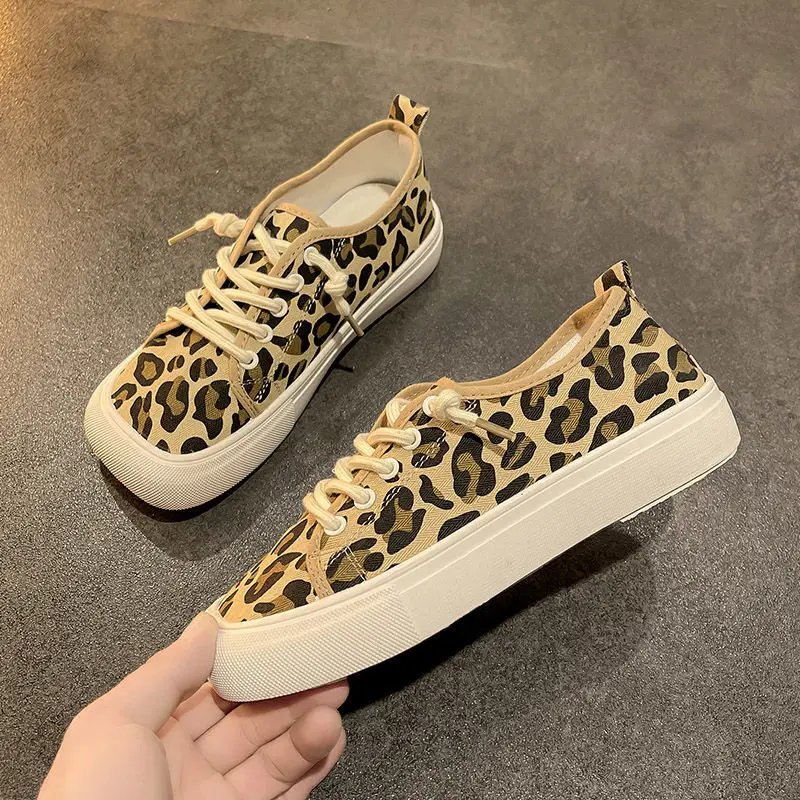 Ugly Women Flats Cute Autumn and Spring Flat Shoes Women Leopard Print Lace Up Women Casual Shoes