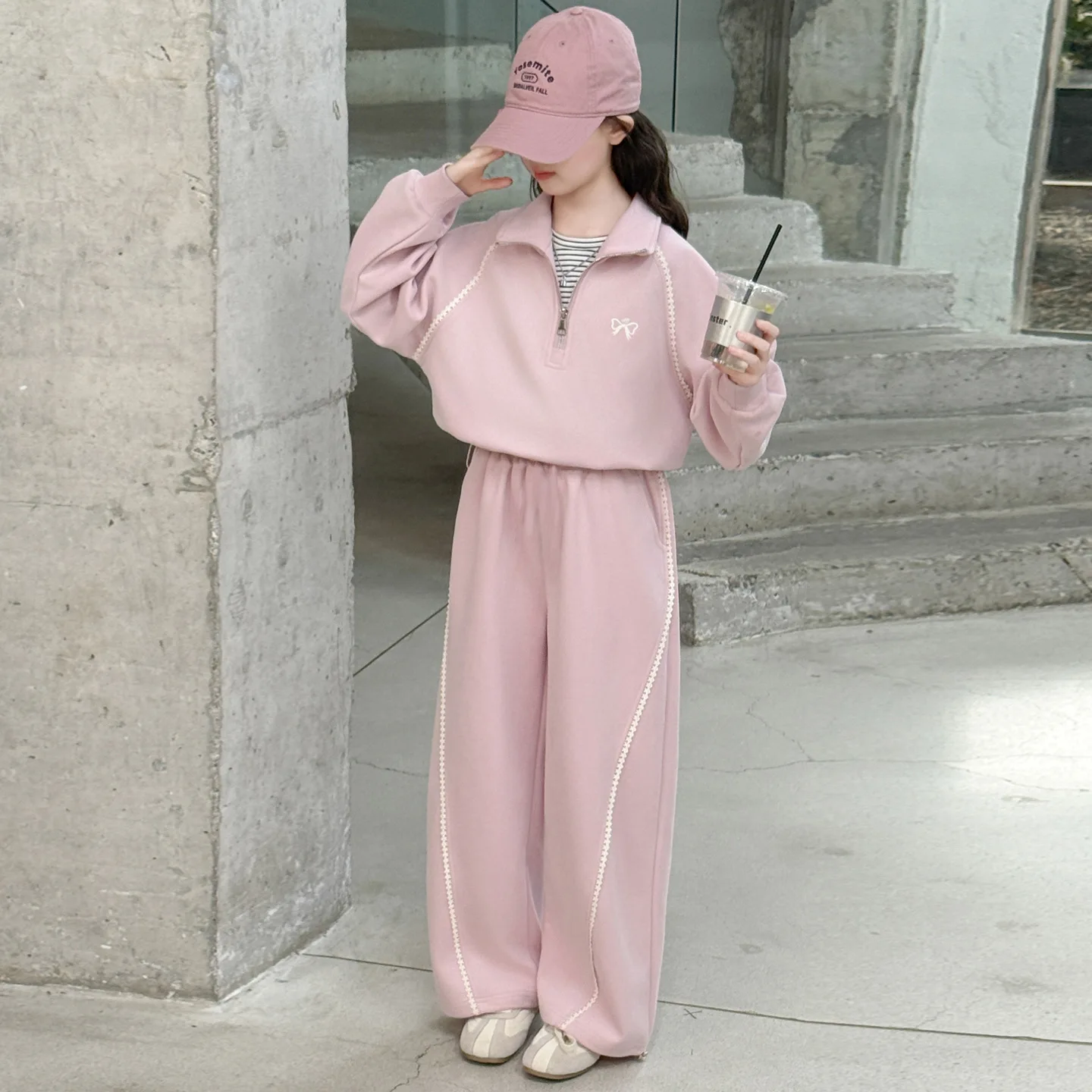 سترة بناتي لخريف وشتاء 2025 من القماش والدانتيل الوردي مع قلنسوة + فيونكة فضفاضة واسعة الساق طقم أطفال للمراهقين 4 7 8 9 10 11 12 14 15 سنة