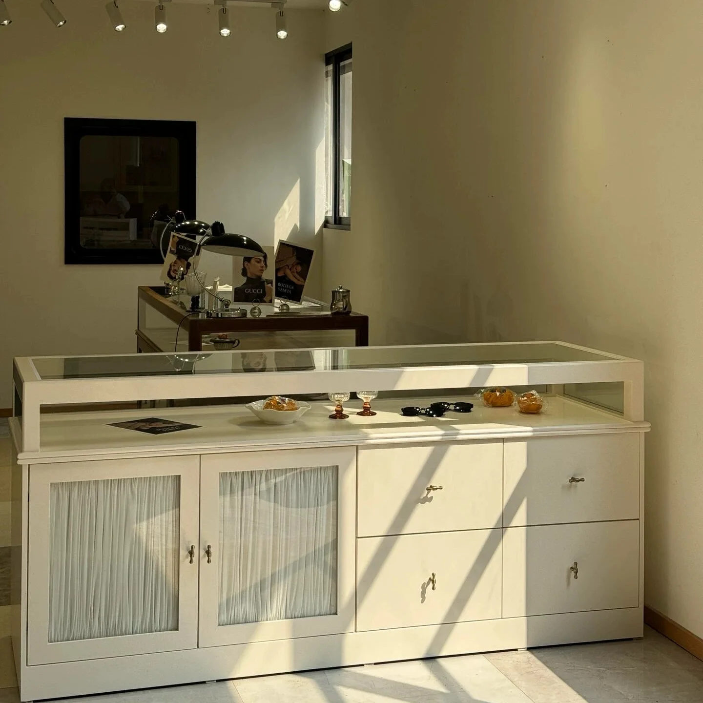 

Korean clothing store Nakajima counter display cabinet women's clothing store bar counter cashier Nakajima