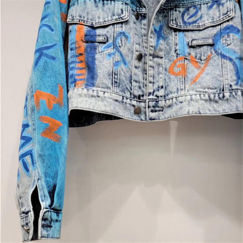 Jaqueta jeans com estampa graffiti para mulheres, cintura alta solta, casaco curto de cowboy, moda feminina, jeans de bolso grande, streetwear