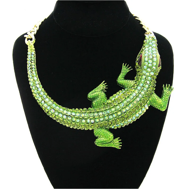 

European and American Fashion New Green Crocodile Titanium Steel Micro-Inlaid AAA Zircon Luxury Palace Retro Necklace.