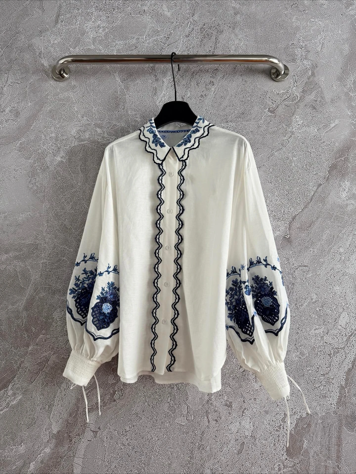 

Белая полая блузка с длинными рукавами и вышивкой, топы, комплект мини-юбки, новый дизайн 2025 года