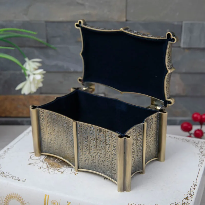 Ancient Egyptian Cat Goddess Creative Jewelry Box Vintage Metal Princess Storage Gift Box Case