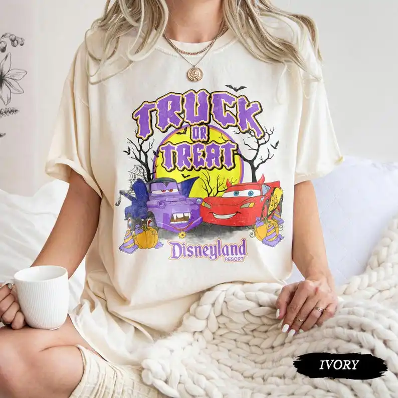 خمر Coquette ديزني سيارات هالوين قميص البرق ماكوين المحملة الرجعية سيارات لاند شاحنة أو علاج قميص هالوين 2025 رحلة المحملة #2